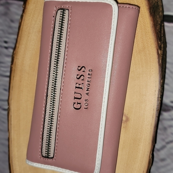 Guess Wallet - Picture 2 of 6